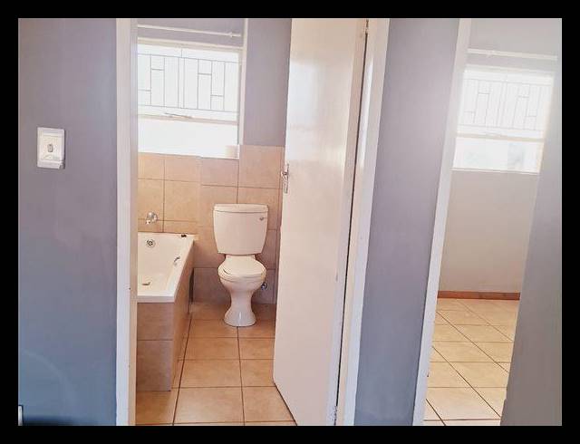2 BEDROOM APARTMENT FOR SALE IN KEMPTON PARK CENTRAL
